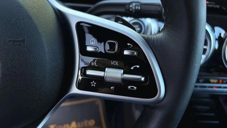 MERCEDES-BENZ GLB -