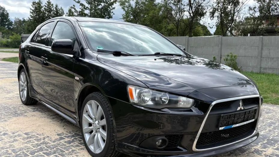 MITSUBISHI Lancer -
