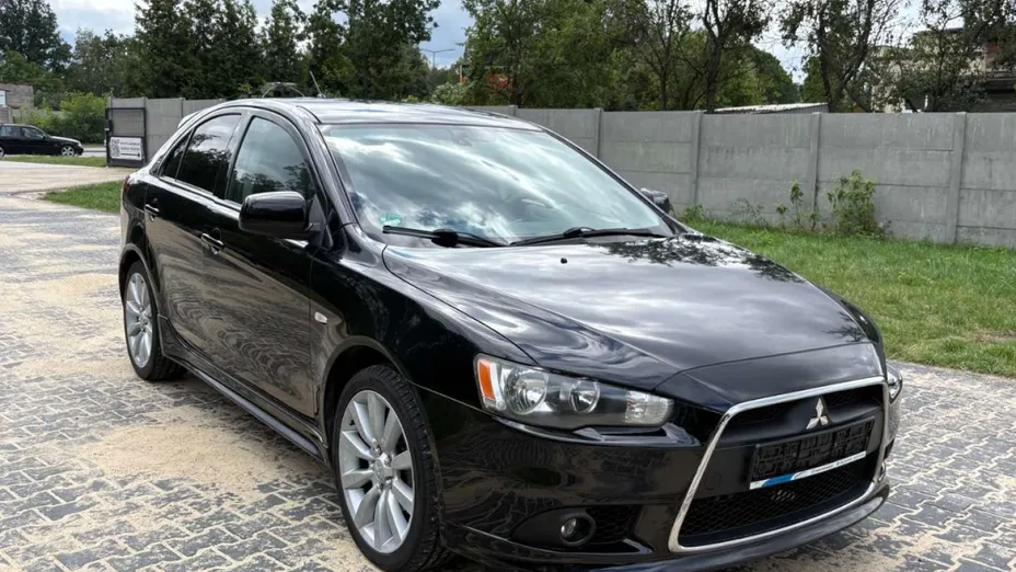 MITSUBISHI Lancer -