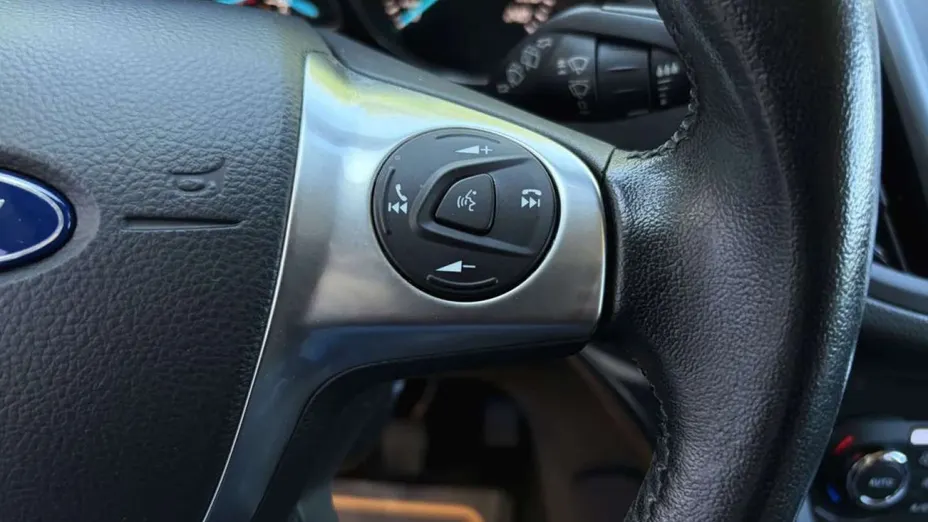 FORD Kuga -