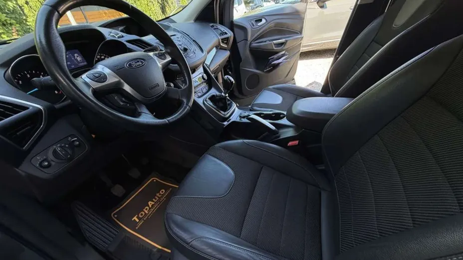 FORD Kuga -