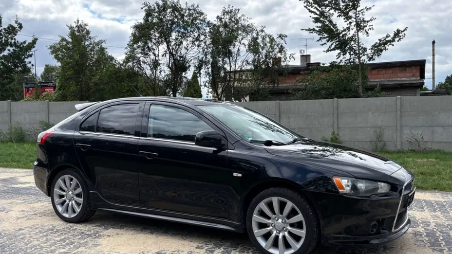 MITSUBISHI Lancer -