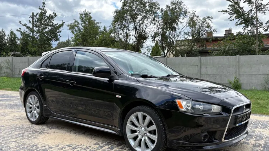 MITSUBISHI Lancer -