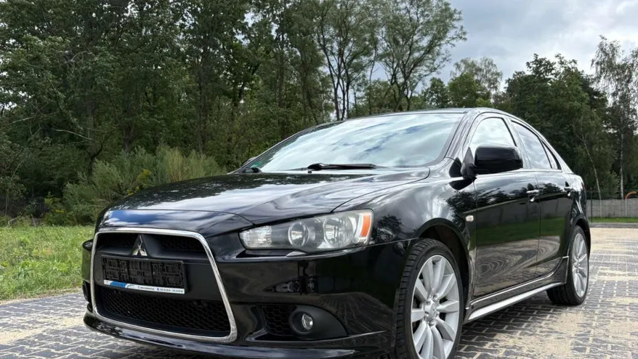 MITSUBISHI Lancer -