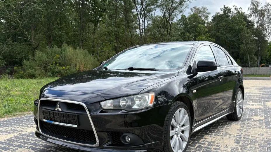 MITSUBISHI Lancer -