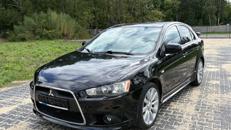 MITSUBISHI Lancer -