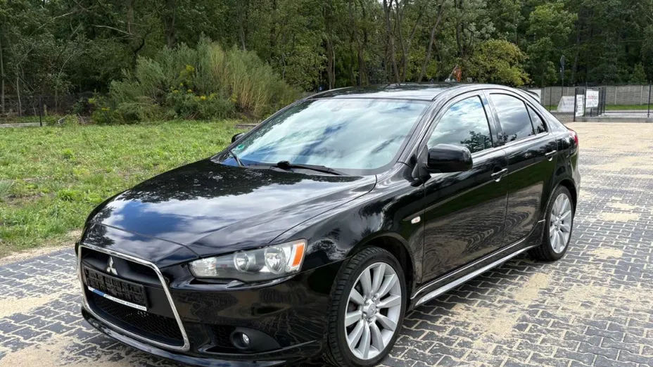 MITSUBISHI Lancer -