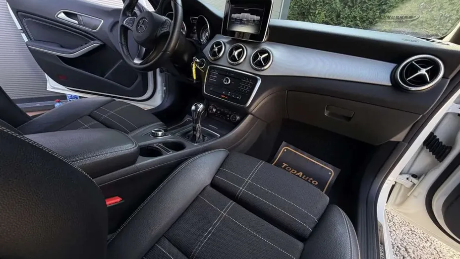 MERCEDES-BENZ CLA -