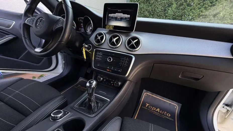 MERCEDES-BENZ CLA -