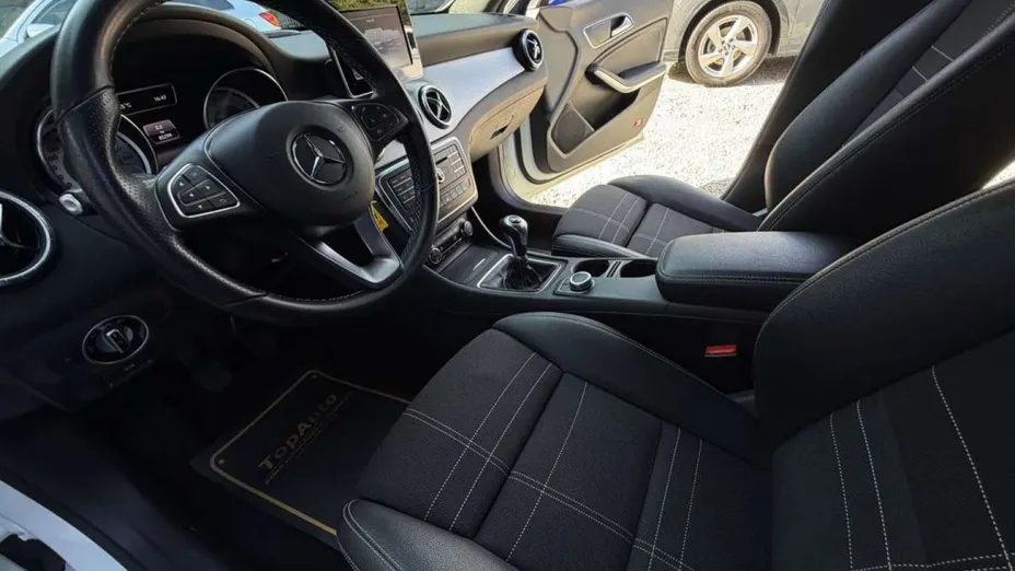 MERCEDES-BENZ CLA -