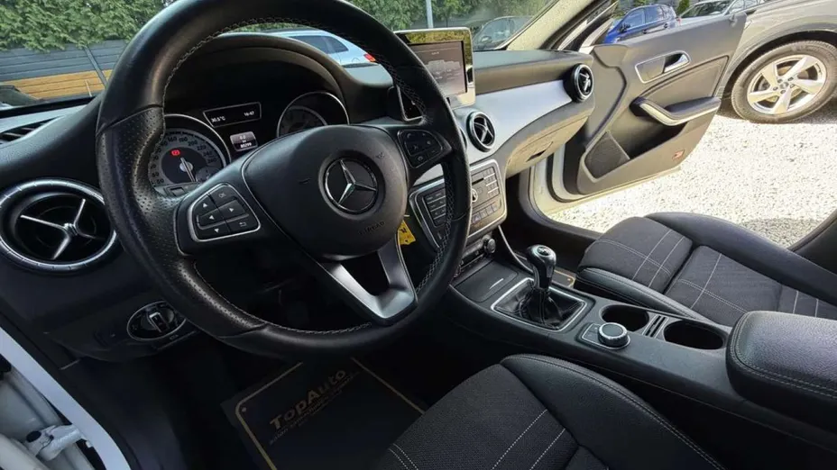 MERCEDES-BENZ CLA -