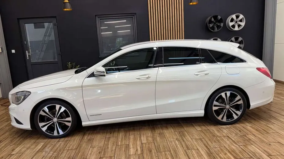 MERCEDES-BENZ CLA -