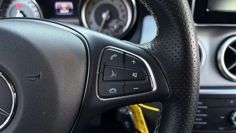 MERCEDES-BENZ CLA -