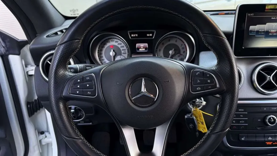 MERCEDES-BENZ CLA -