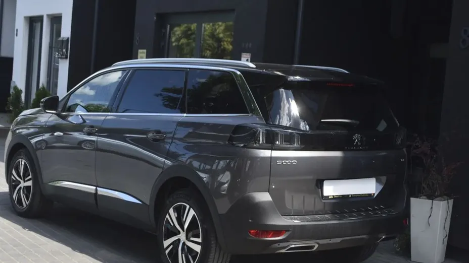 PEUGEOT 5008 -