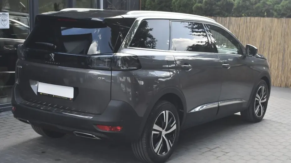 PEUGEOT 5008 -