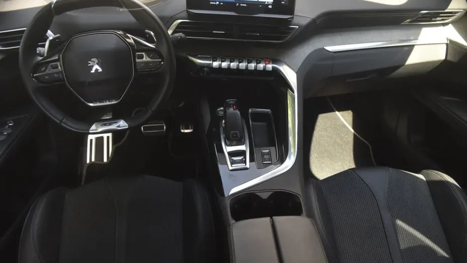 PEUGEOT 5008 -