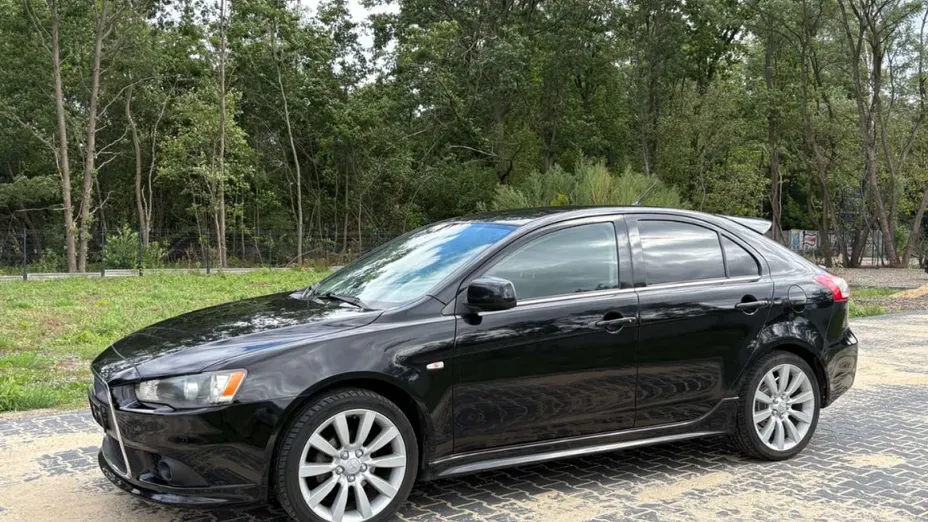 MITSUBISHI Lancer -