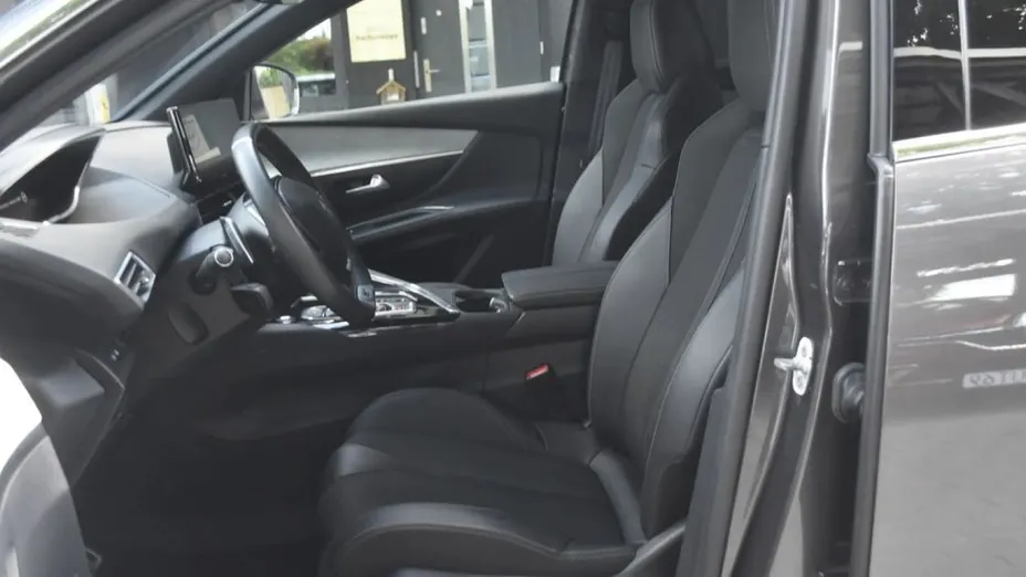 PEUGEOT 5008 -