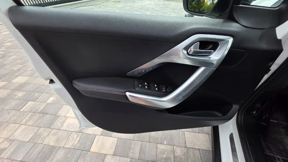 PEUGEOT 2008 -