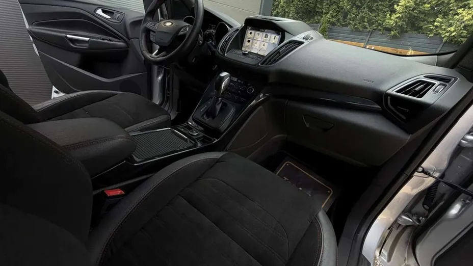 FORD Kuga -