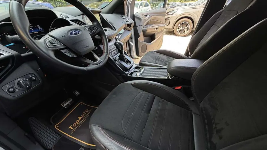 FORD Kuga -