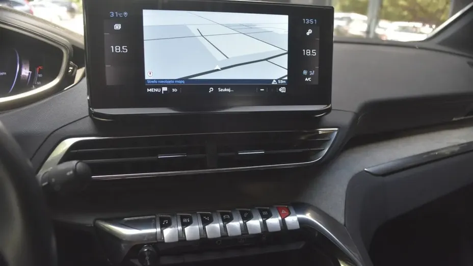 PEUGEOT 5008 -