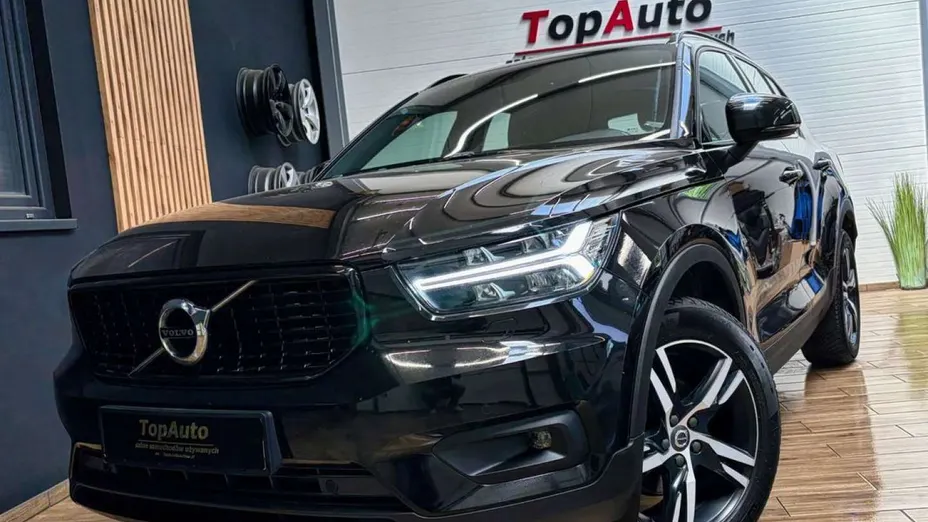 VOLVO XC40 -