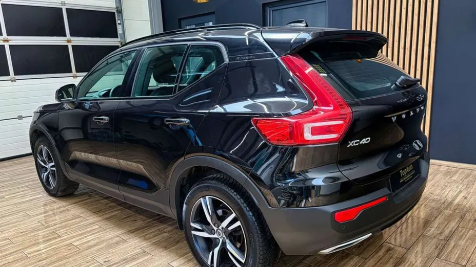 VOLVO XC40 -