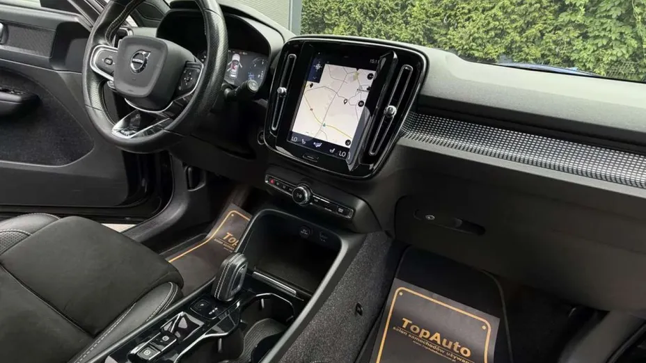 VOLVO XC40 -