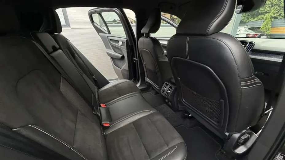 VOLVO XC40 -