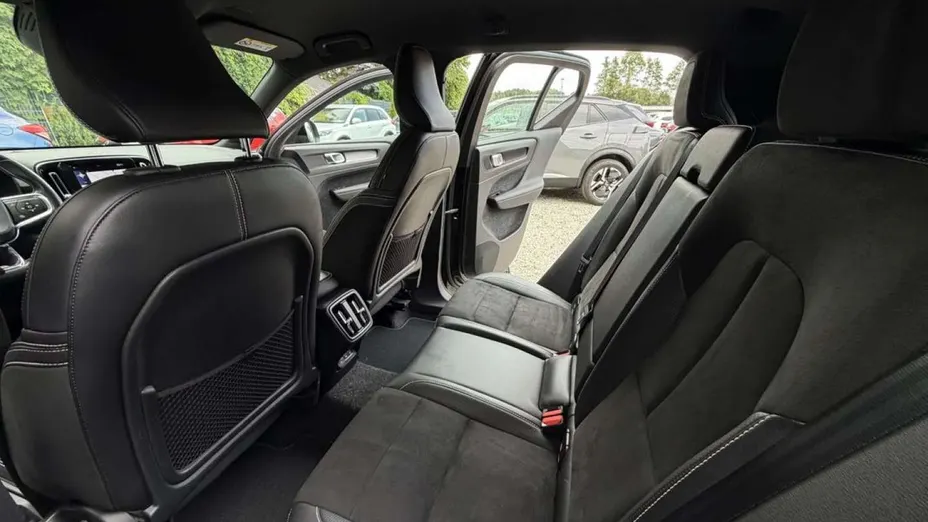 VOLVO XC40 -
