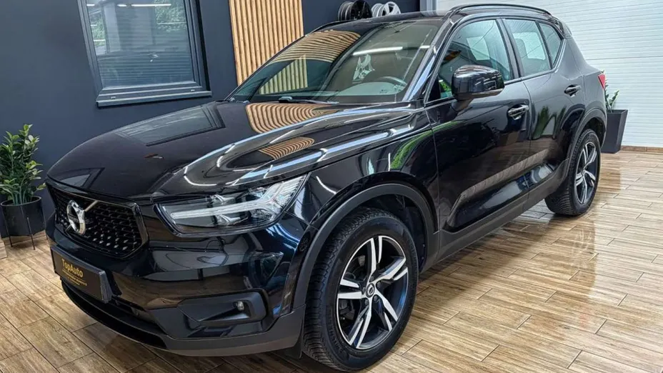 VOLVO XC40 -