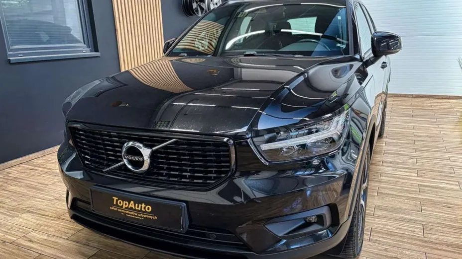 VOLVO XC40 -