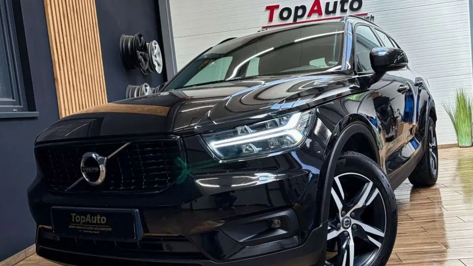VOLVO XC40 -