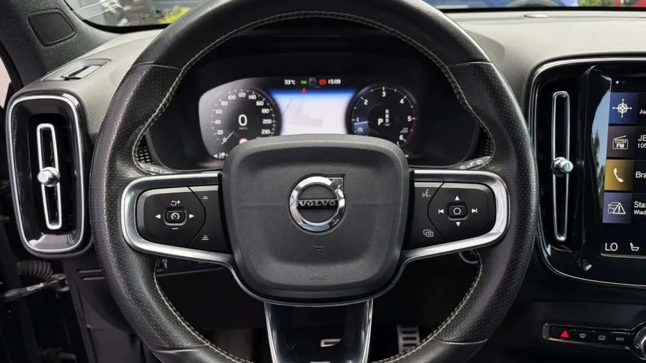 VOLVO XC40 -