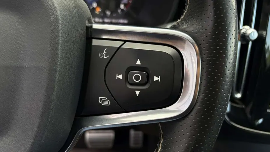 VOLVO XC40 -