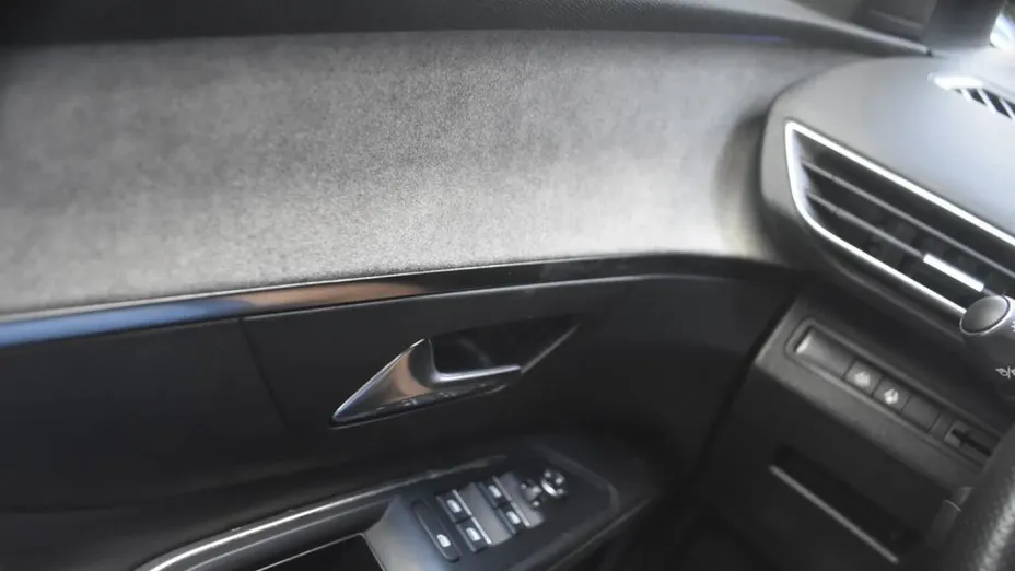 PEUGEOT 5008 -