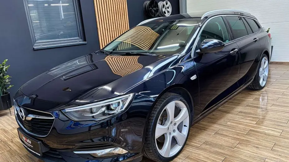 OPEL Insignia -