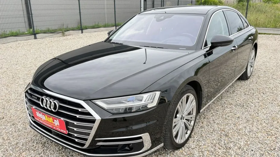 AUDI A8 -
