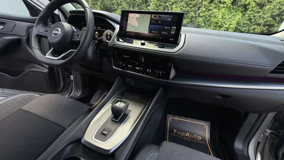 NISSAN Qashqai -