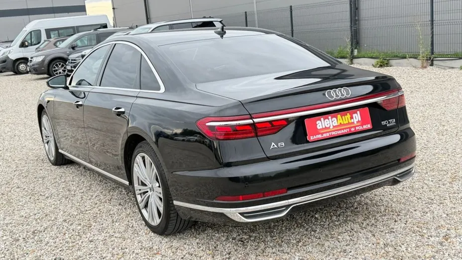 AUDI A8 -