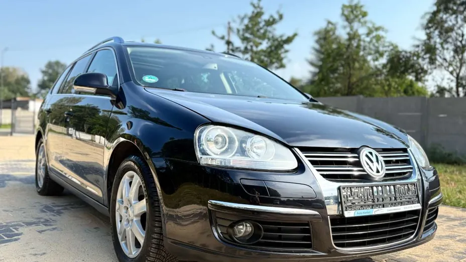VOLKSWAGEN Golf -