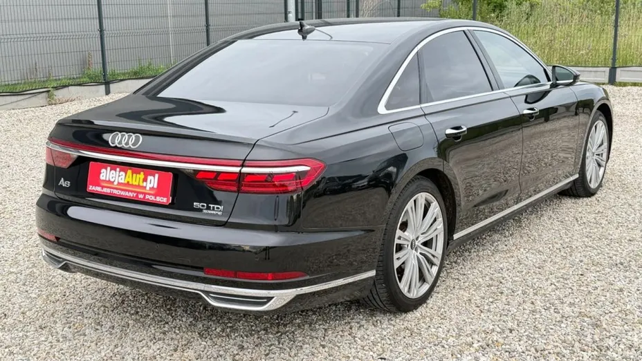 AUDI A8 -