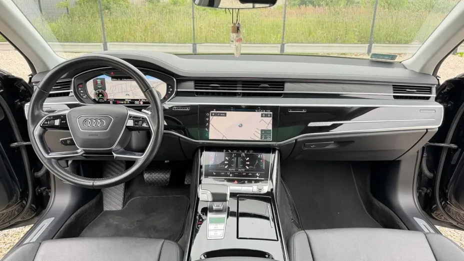 AUDI A8 -