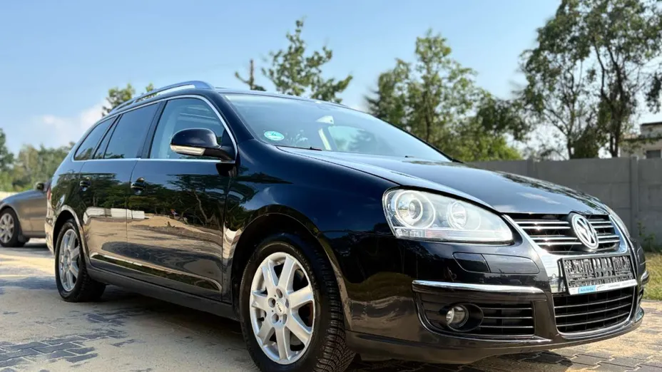 VOLKSWAGEN Golf -