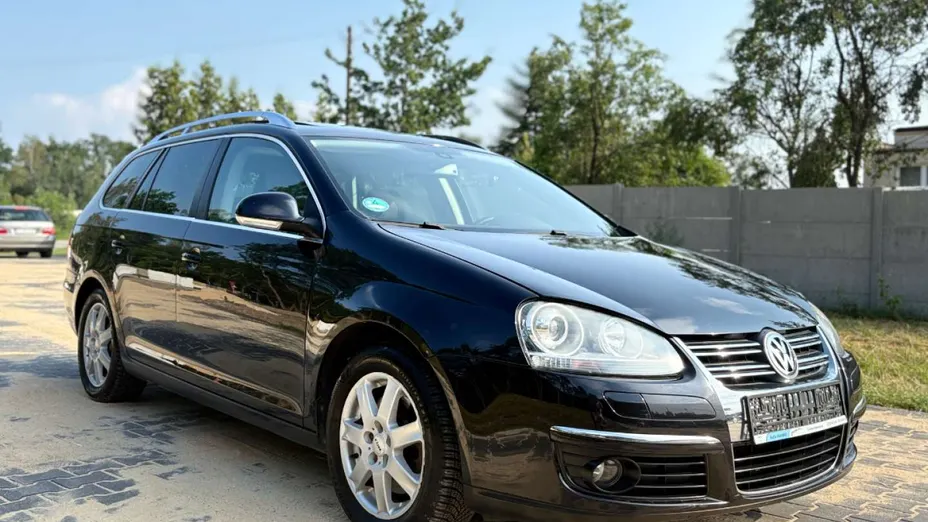 VOLKSWAGEN Golf -