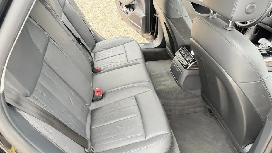 AUDI A8 -