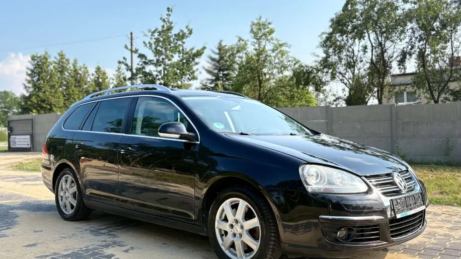 VOLKSWAGEN Golf -
