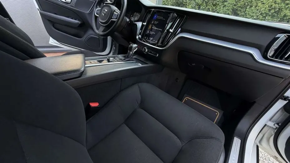 VOLVO V60 -